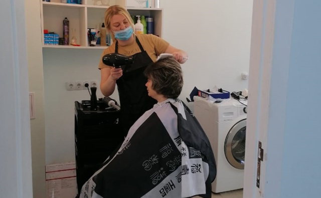 Благотворительные парикмахерские услуги предоставили беженцам…